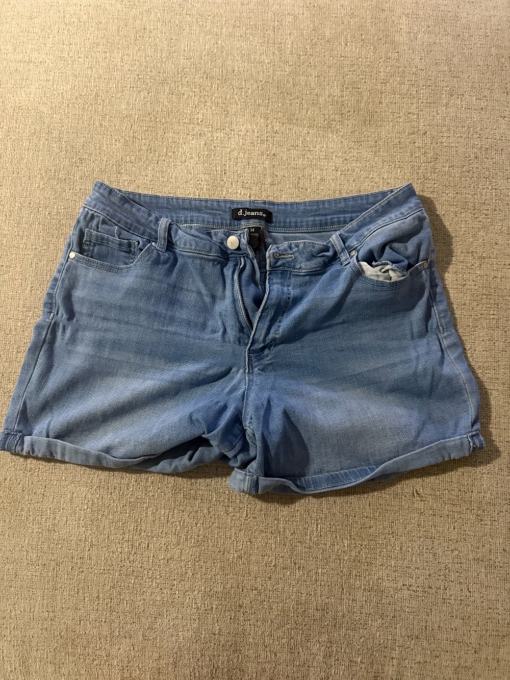 d. jeans Light Wash Denim Roll-Cuff Women’s Shorts